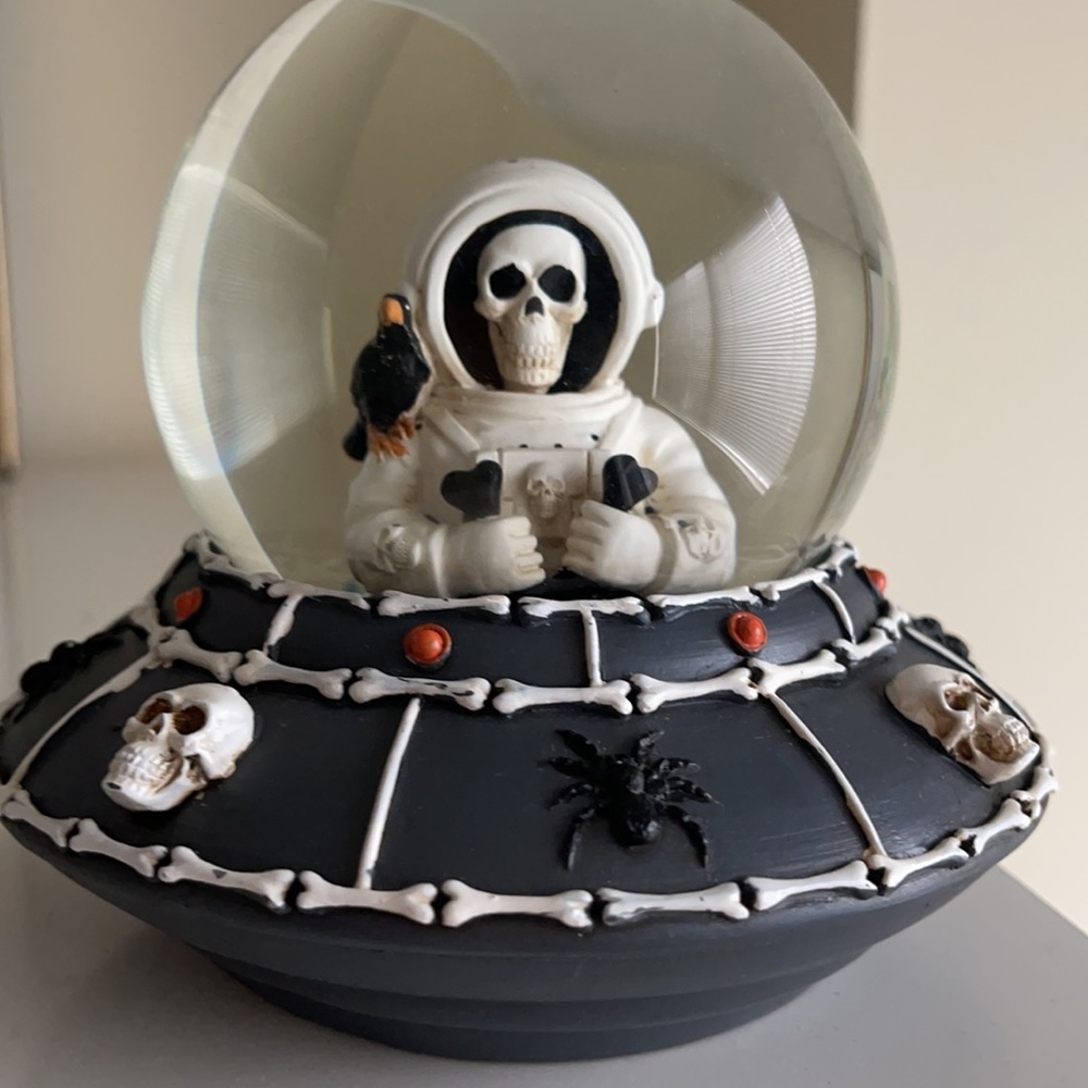 🎃 UFO UAP Halloween Decor Spooky  Water Globe Skeleton Astronaut